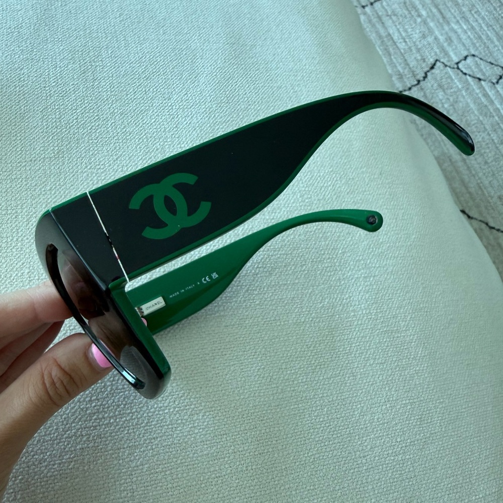 NIB CHANEL SUNGLASSES SQUARE BLACK AND GREEN - Picture 4 of 12